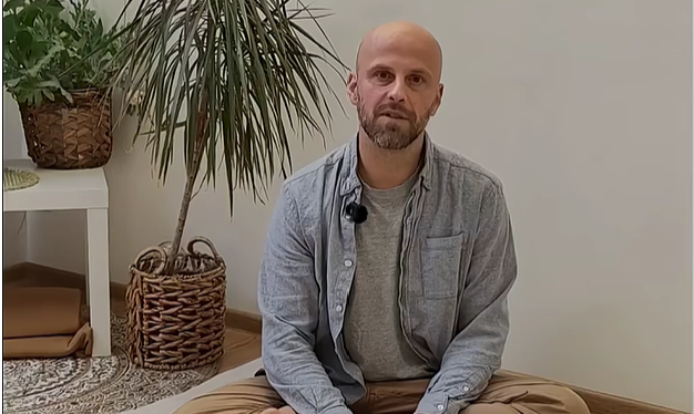 Konrad Szot o Terapeutycznym Masażu Tajskim, jego zaletach i założeniach.